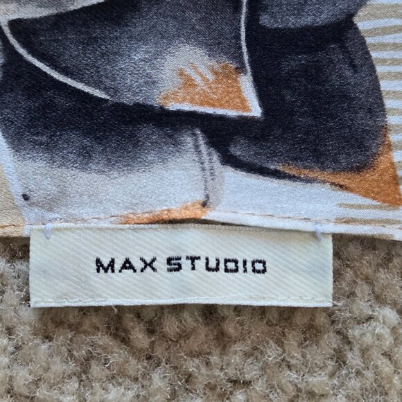 Max Studio 100% silk cactus scarf - Picture 4 of 9
